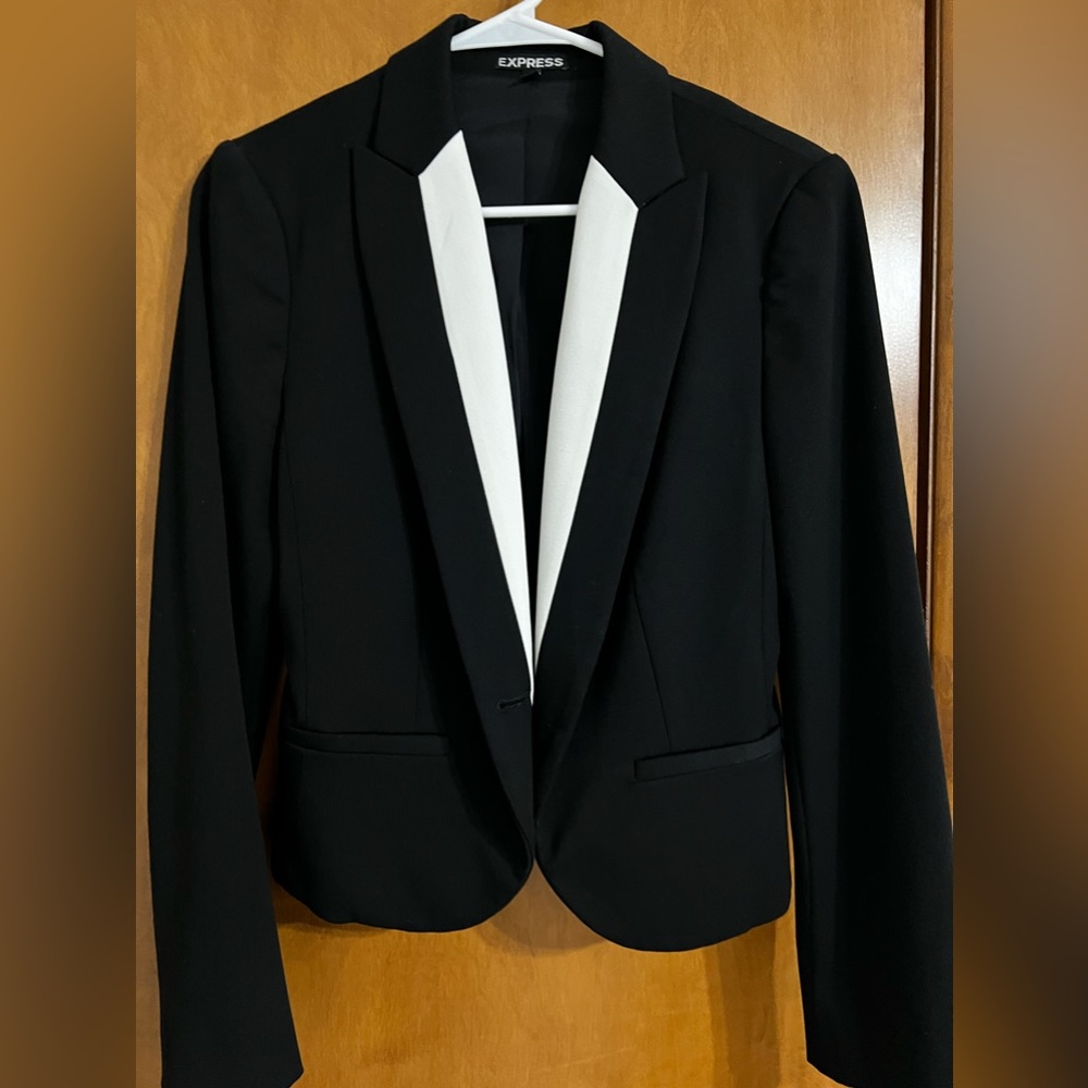 Express tuxedo blazer. In great condition.